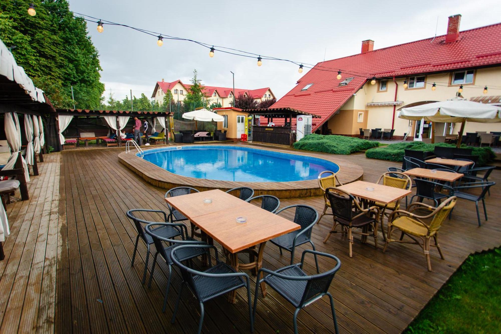 Hotel Intim Rădăuţi Exterior foto