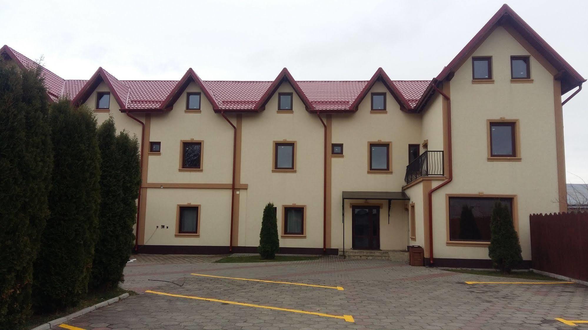 Hotel Intim Rădăuţi Exterior foto