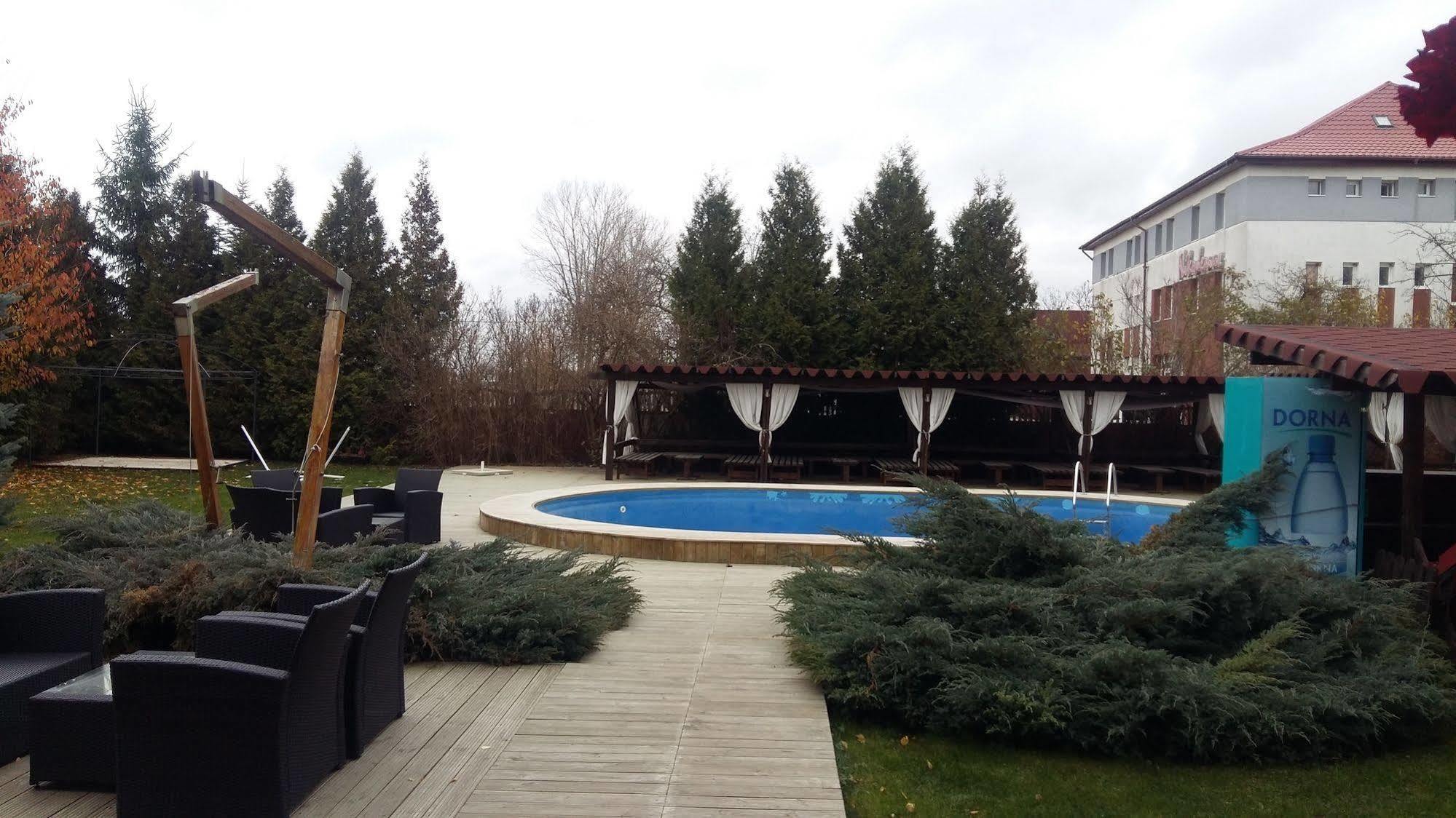 Hotel Intim Rădăuţi Exterior foto
